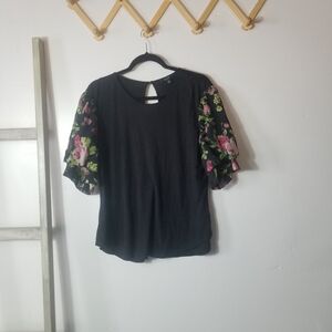 A.U.W WOMEN'S FLORAL SLEEVE BLACK BLOUSE SIZE LARGE